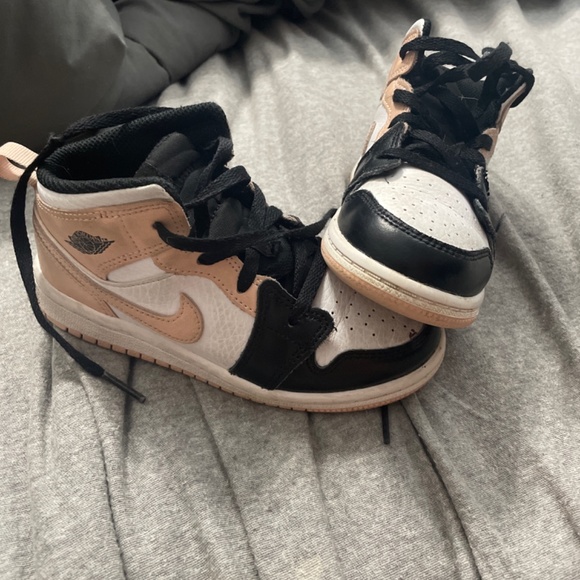 Jordan 1 MID - Picture 2 of 4